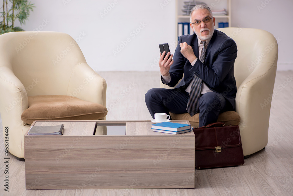 Fototapeta premium Old businessman employee waiting for business meeting
