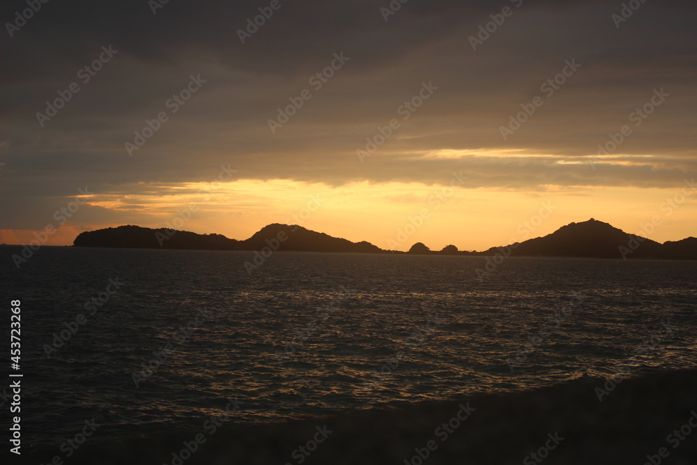 日本の夕日と海　山口県瀬戸内海の景色