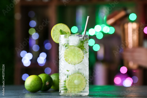 Refreshing mojito cocktail ...
