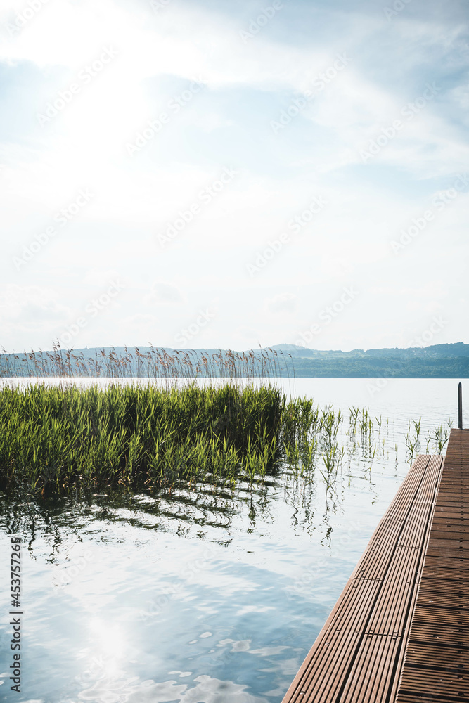 Naklejka premium wooden pier on lake
