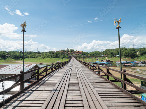 thailand bridge over the river © Pichai Yenprayoon