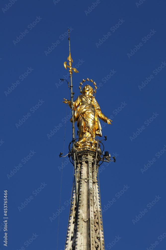 Fototapeta premium The Madonnina statue of the Virgin Mary atop Milan Cathedral, Italy.