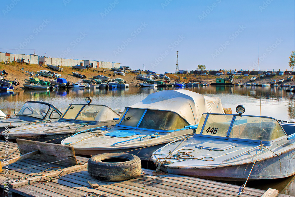 Many boats and launchs are moored at the boat station