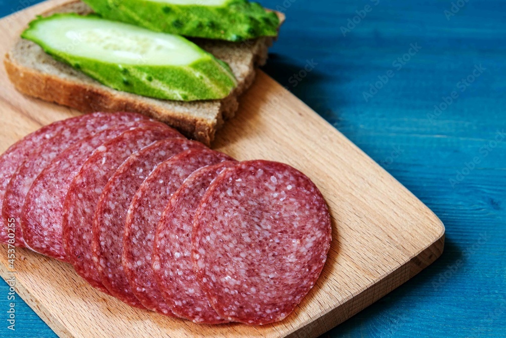 Fresh raw smoked sausage slices on a cutting board.
