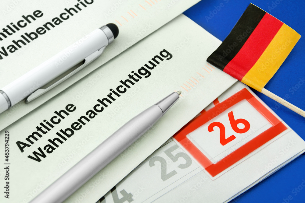 Obraz premium Amtliche Wahlbenachrichtigung und Kalender mit Deutscher Flagge