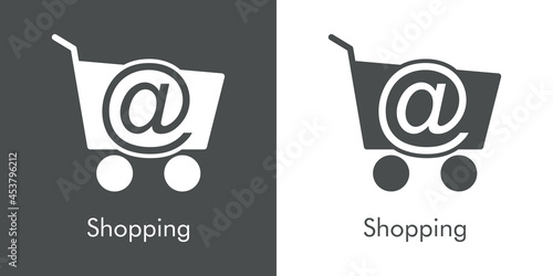 Símbolo de tienda en línea. Logotipo con texto Shopping con símbolo arroba en carrito de la compra en fondo gris y fondo blanco
