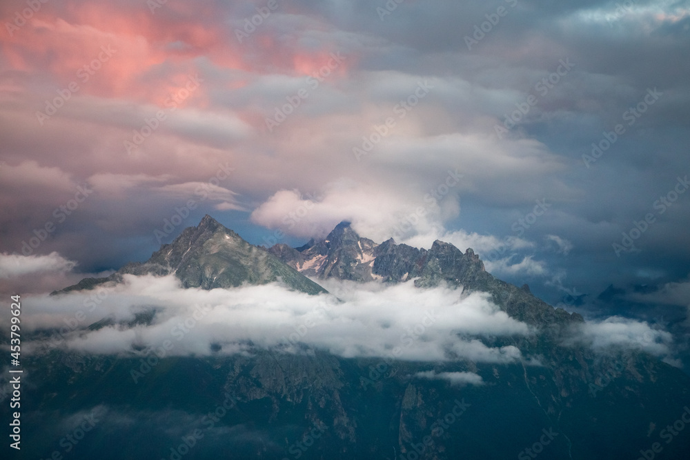 Naklejka premium clouds over the mountains