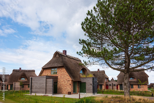 Ferienhausanlagen an der Ostseeküste im Naturschutzgebiet Geltinger Birk