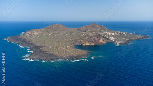fotografia aerea dell isola di linosa in sicilia