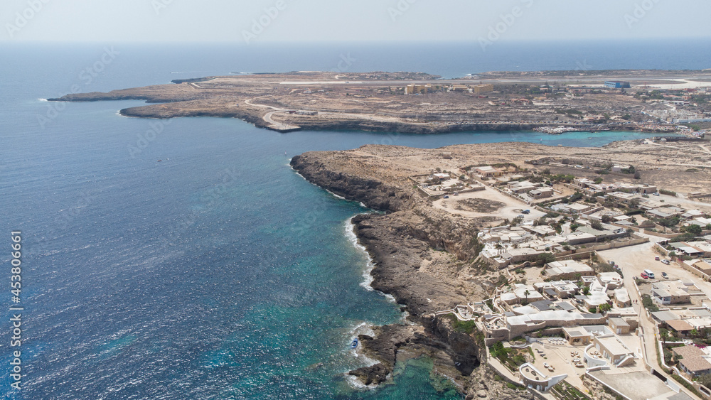 fotografia aerea dell isola di Lampedusa in Sicilia fotografia aerea dell isola di Lampedusa in Sicilia