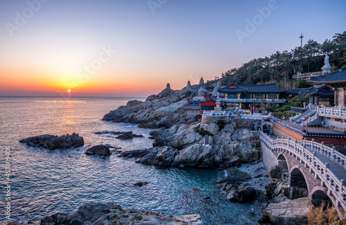 Obraz na płótnie Yonggungsa temple at sunrise Busan, South Korea. w salonie