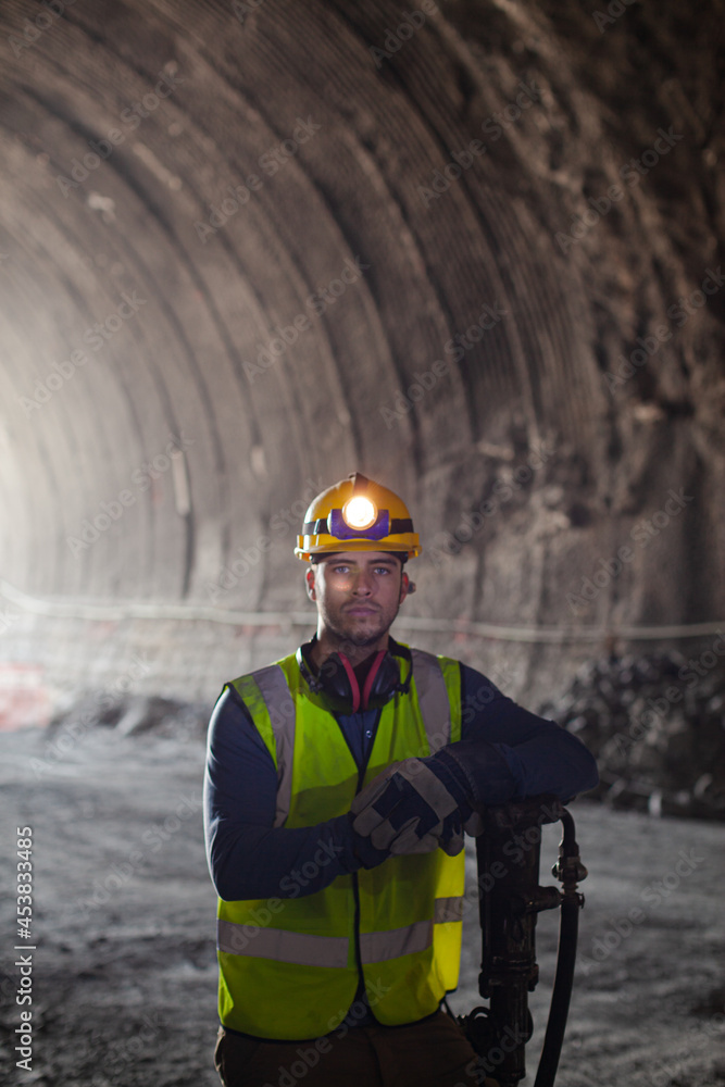 Fototapeta premium Businessman and worker standing in tunnel