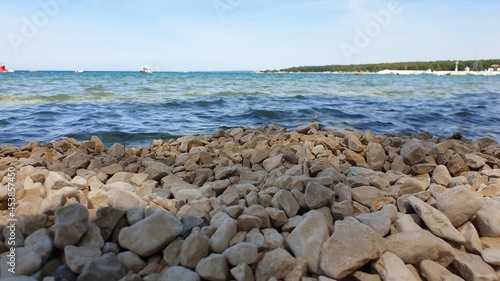 Steine an einer Küste Kroatiens