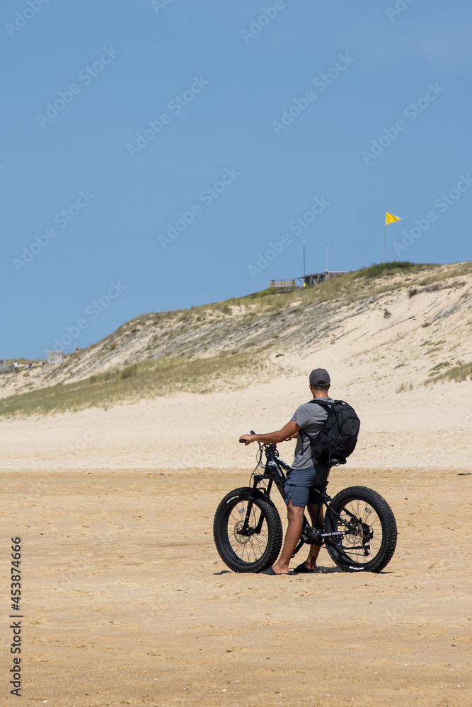 Fototapeta premium vélo fat bike électrique pour la plage