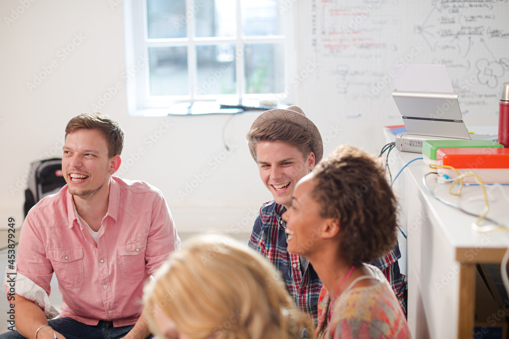 Obraz premium Business people talking on floor in office