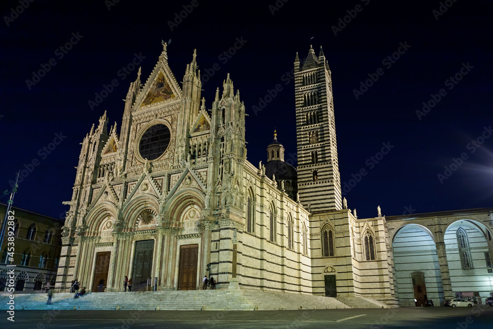 The Duomo of Santa Maria Assunta, Siena's cathedral, illuminated at night: Siena, Tuscany, Italy
