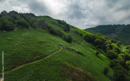Imagen aérea en Alto De Izpegi-ko Gaina, puerto de montaña entre Navarra y Francia.