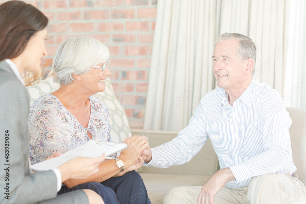 Fototapeta premium Financial advisor talking to couple on sofa