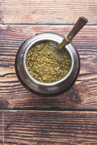 tradicional bebida caliente argentina llamada mate