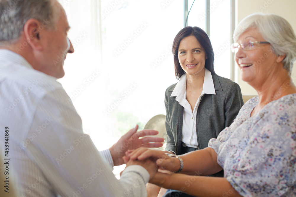 Fototapeta premium Financial advisor talking to couple on sofa