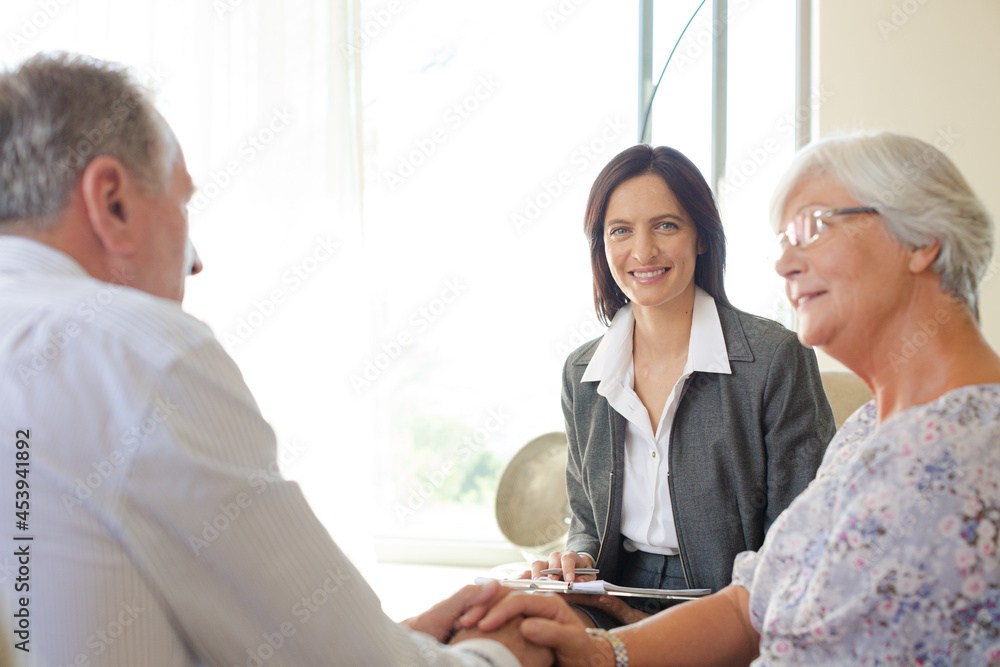 Fototapeta premium Financial advisor talking to couple on sofa
