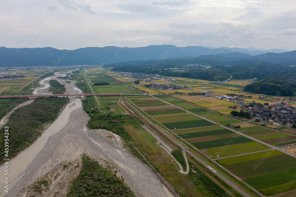 石川県能美市の自然の風景をドローンで撮影した空撮写真 Aerial photos of natural scenery in Nomi City, Ishikawa Prefecture, taken with a drone. 