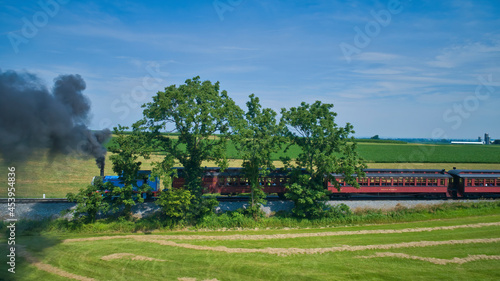 Foto Aerial View of Thomas the Tank Engine Approaching Thru Trees and Farmlands Pulli