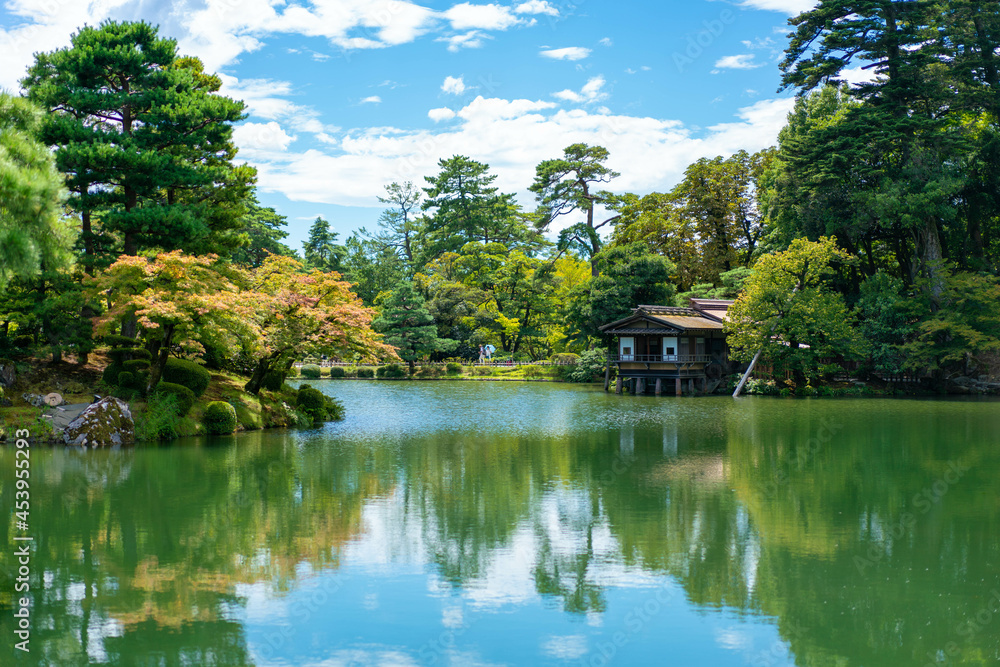 石川県金沢市にある観光名所を旅行している風景 Scenery of a tourist attraction in Kanazawa, Ishikawa Prefecture, Japan. 石川県金沢市にある観光名所を旅行している風景 Scenery of a tourist attraction in Kanazawa, Ishikawa Prefecture, Japan.
