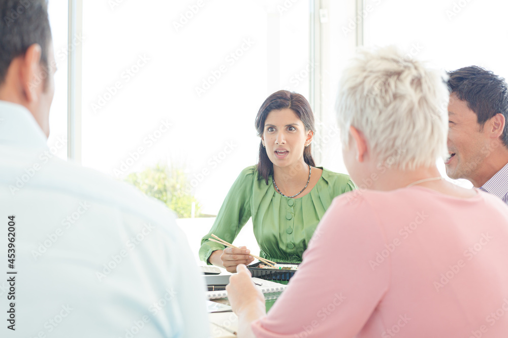 Obraz premium Business people talking in office