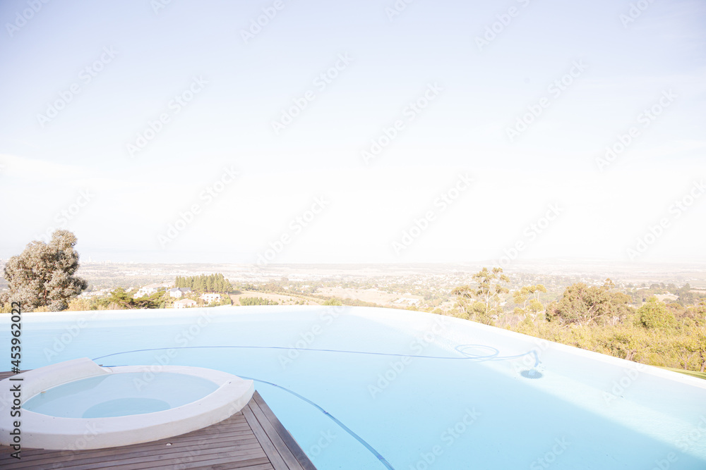 Fototapeta premium Infinity pool overlooking hillside