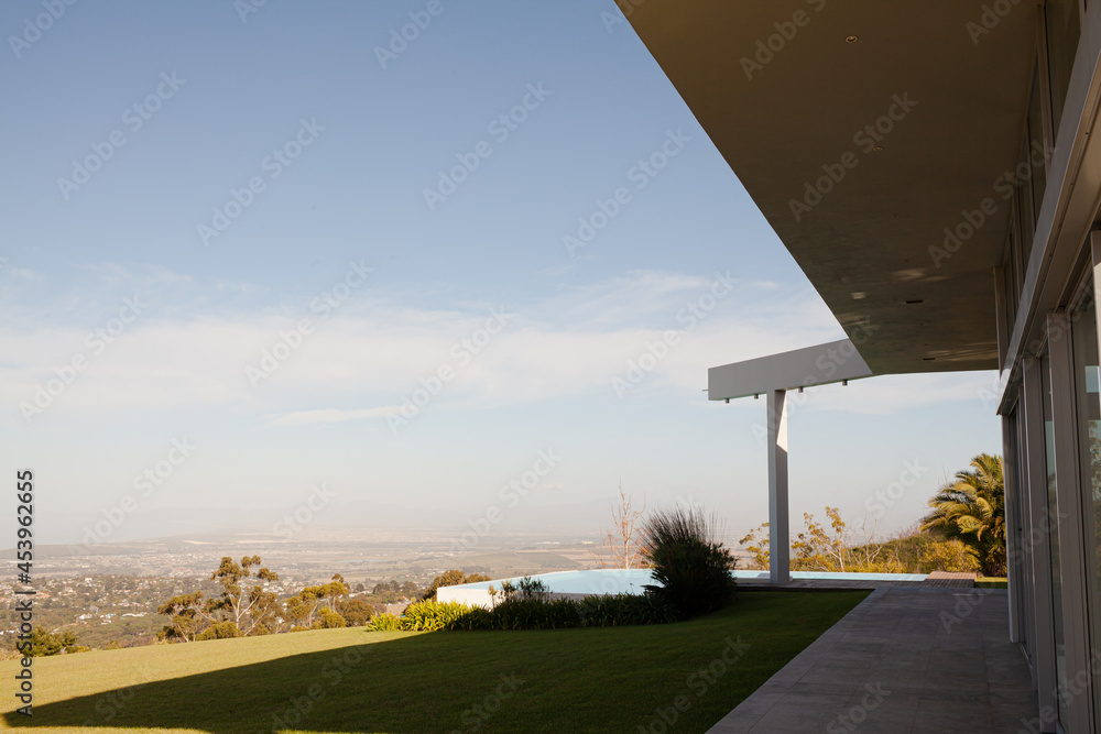 Naklejka premium Modern house casting shadows on manicured lawn