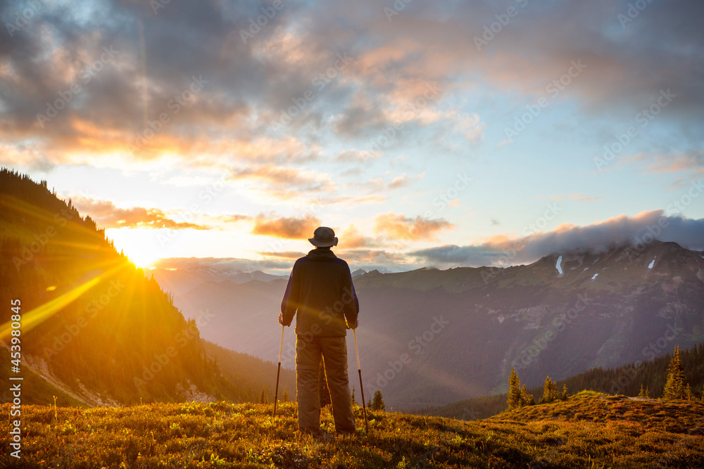 Fototapeta premium Hike on sunset