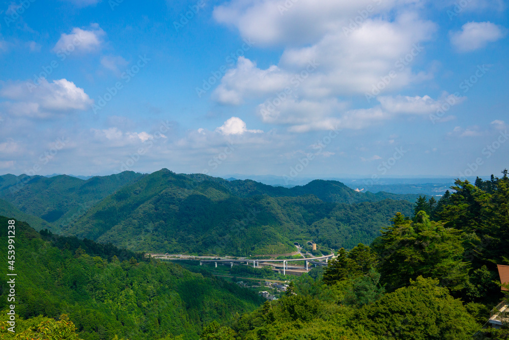 夏の高尾山　展望台からの風景　八王子JCT