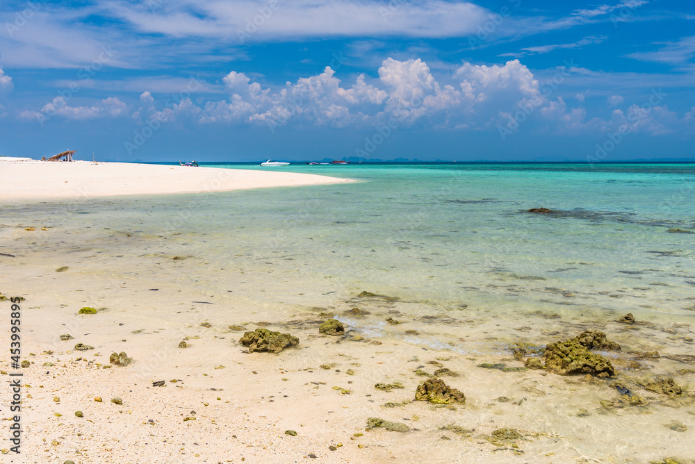 Fototapeta premium Poda island shoreline, Thailand