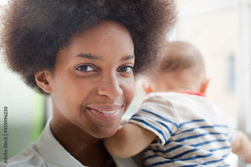 Obraz premium Mother holding baby boy