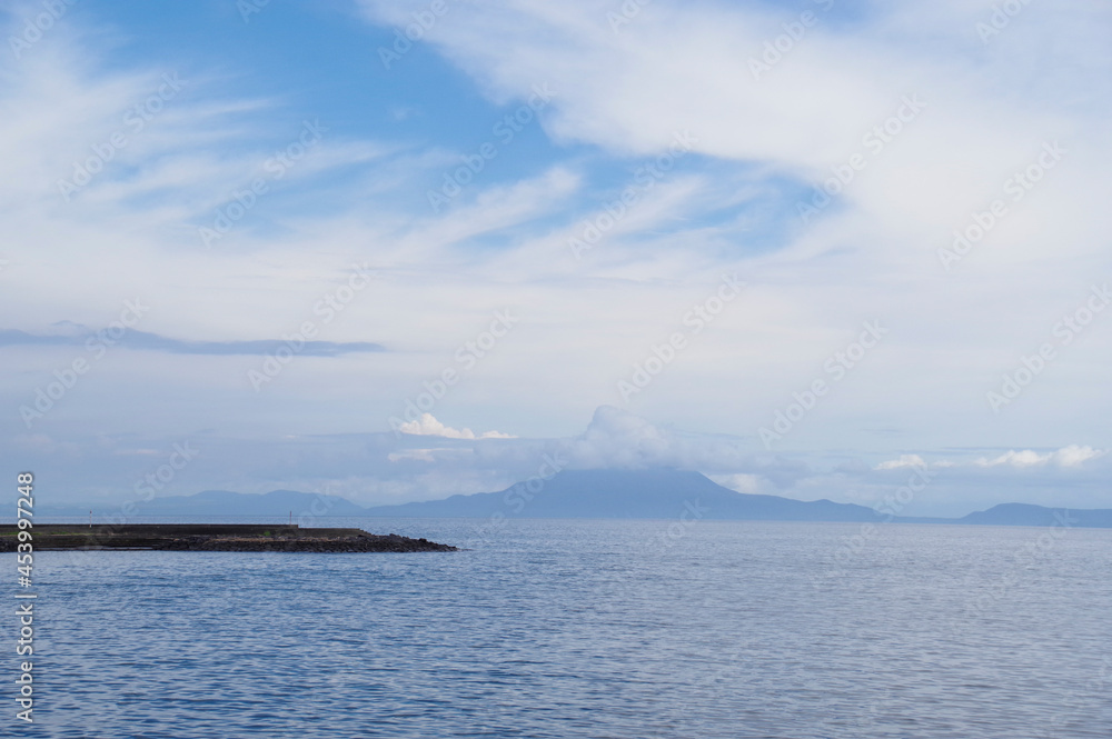 薩摩半島から見る桜島と対岸の大隅半島