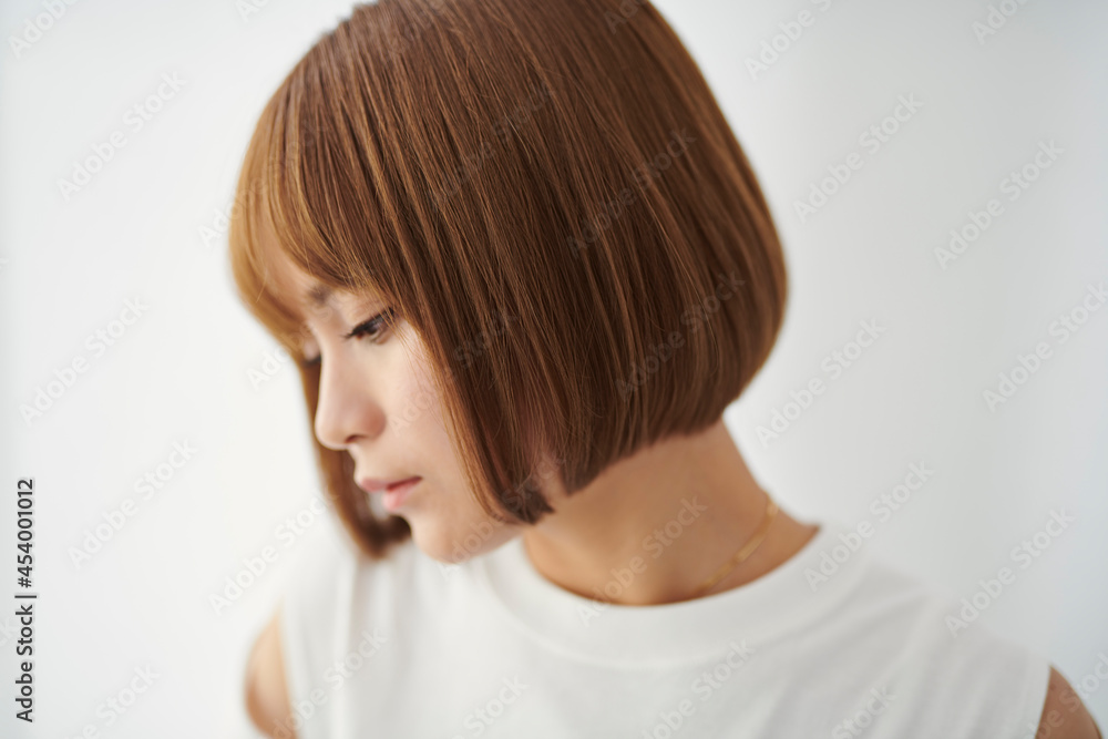 ショートヘアの女性 ショートヘアの女性