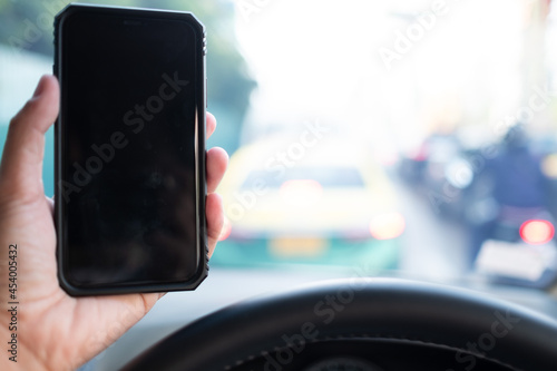 smartphone on hand and driving, dangerous driving  © waranyu