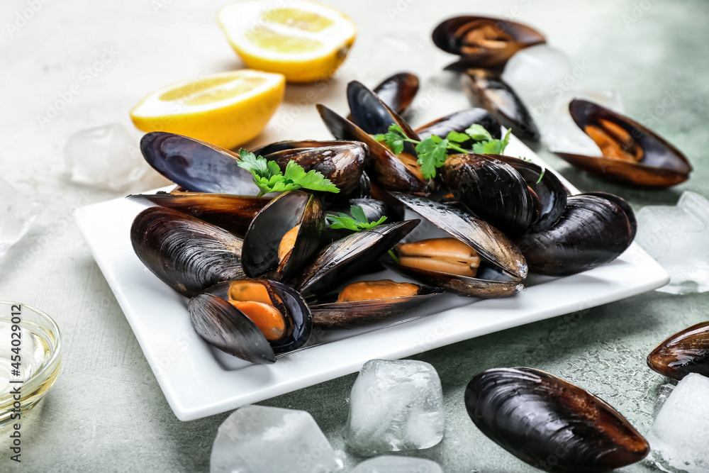 Plate with raw mussels on table - obrazy, fototapety, plakaty 
