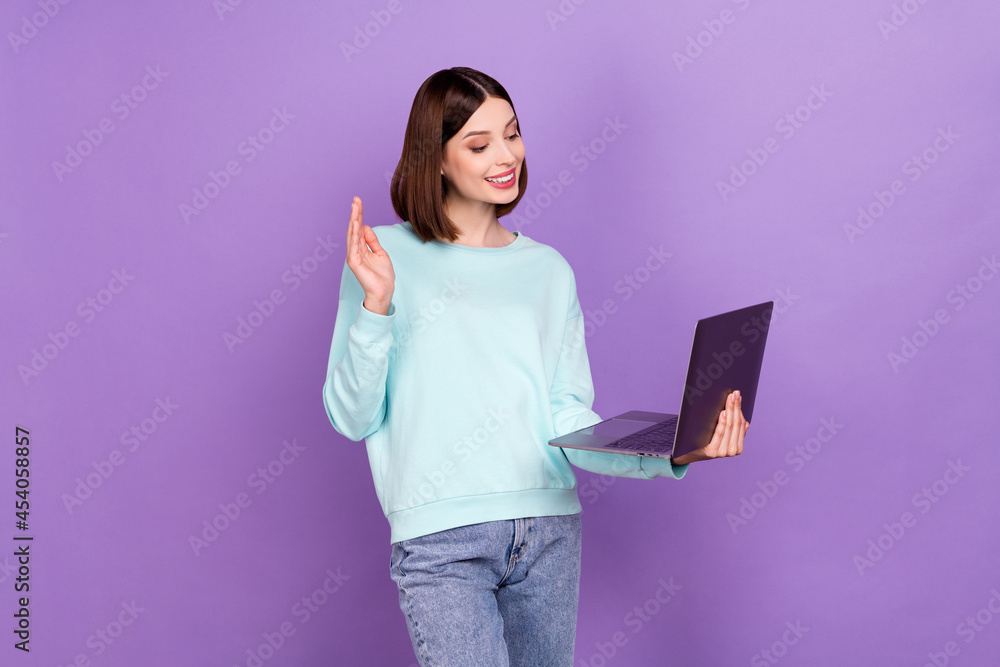 Photo portrait girl working on computer waving hand on web meeting isolated pastel purple color background Photo portrait girl working on computer waving hand on web meeting isolated pastel purple color background
