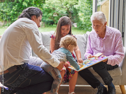 Fotografi Multi generational family playing at home