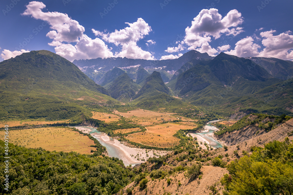 Albania - Dolina rzeki Wjosy - obrazy, fototapety, plakaty 