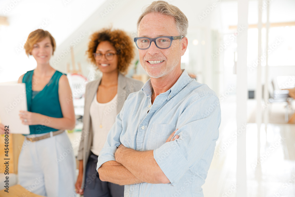 Obraz premium Businessman standing in office