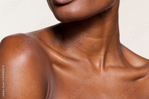 Fotografia Studio close up of neck of beautiful woman