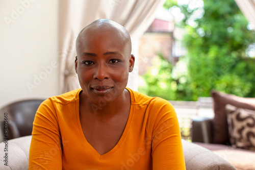 Tableau sur toile Portrait of bald mature woman