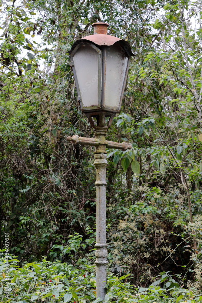 Luminária antiga em estrada de ferro Stock Photo Adobe Stock