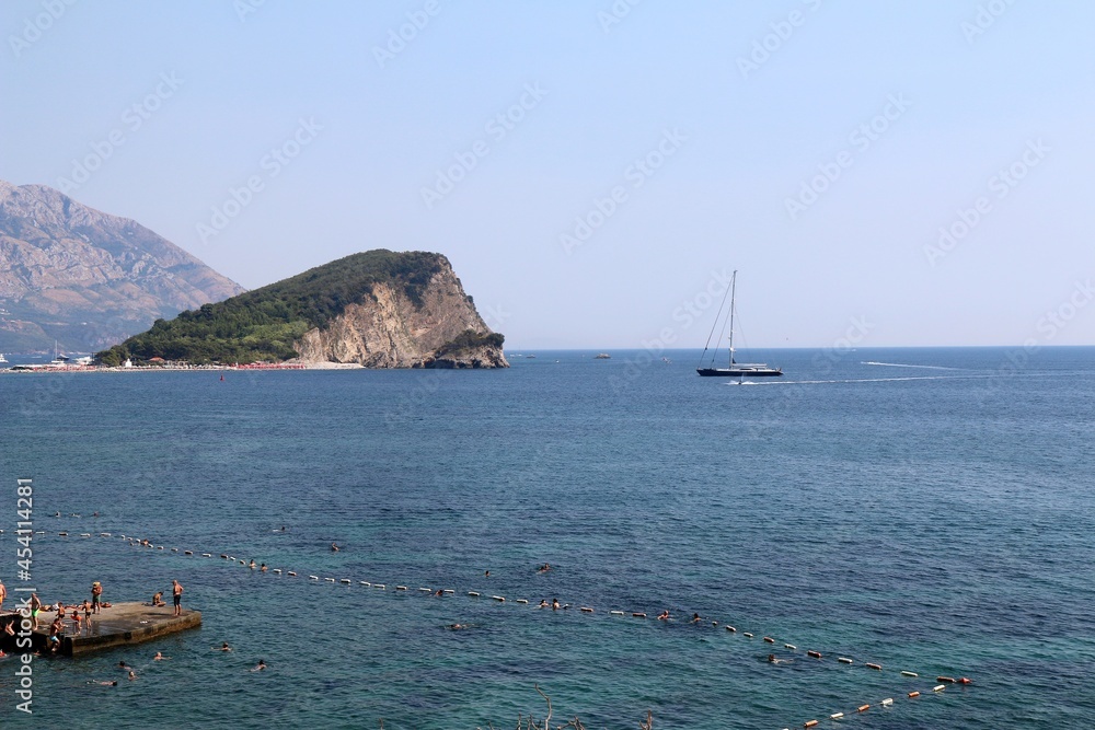 Obraz premium sea, water, boat, coast, island, beach, ocean, montenegro, budva, landscape, bay, sky, nature, summer, travel, view, mountains, mediterranean, coastline, tourism, ship, mountain, panorama, rock,