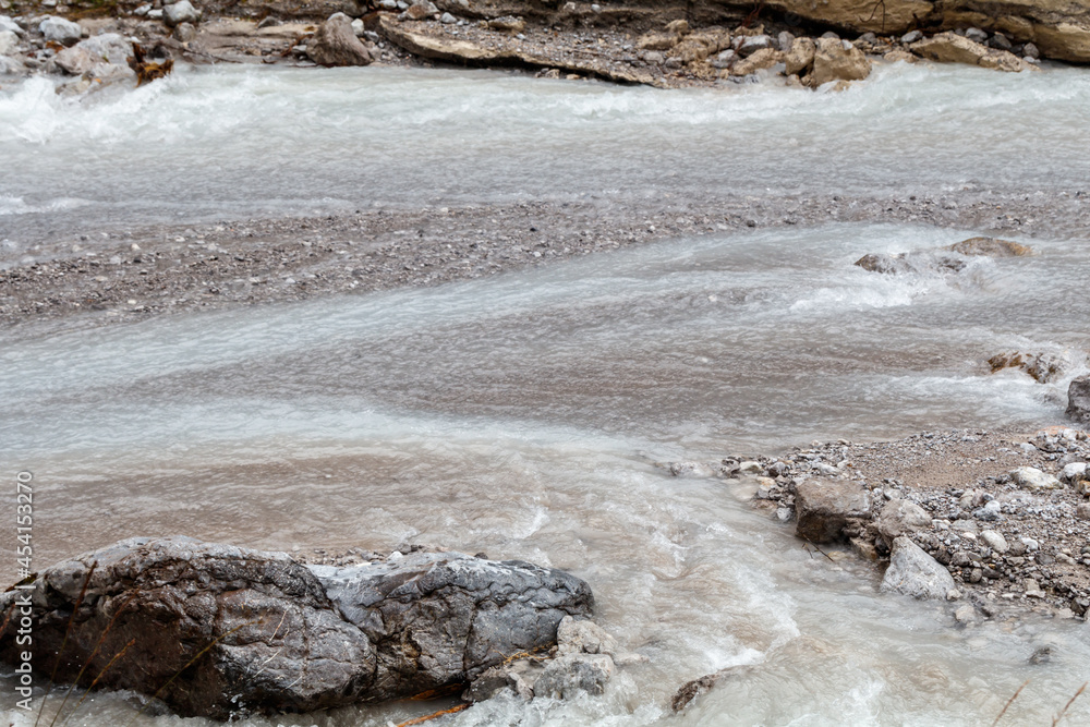sommerlicher Gebirgsbach nach Regenfall, Wimbachschlucht sommerlicher Gebirgsbach nach Regenfall, Wimbachschlucht