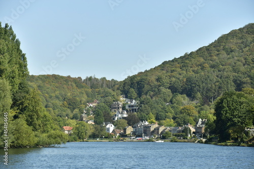 Wallpaper Mural Le village de Lustin sur le flanc de la colline le long de la Meuse entre Namur et Dinant  Torontodigital.ca