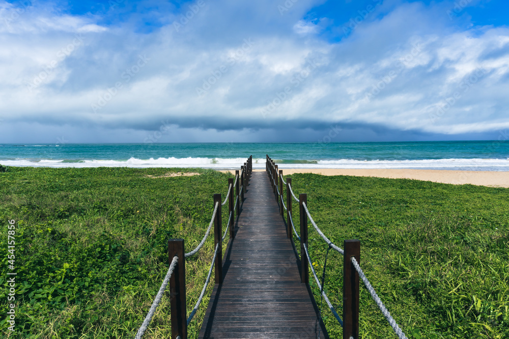 Obraz premium Walking to the beach